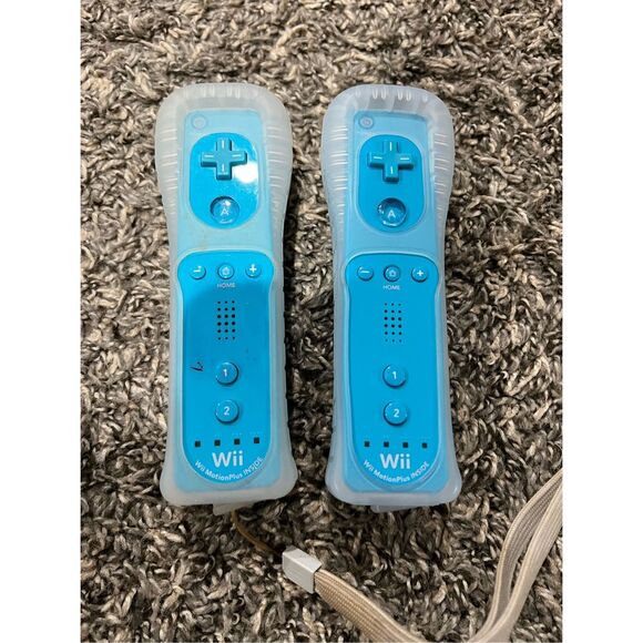 Official OEM Nintendo Wii Remote Motion Plus Controller RVL-036 Blue TESTED x 2 - Picture 1 of 10